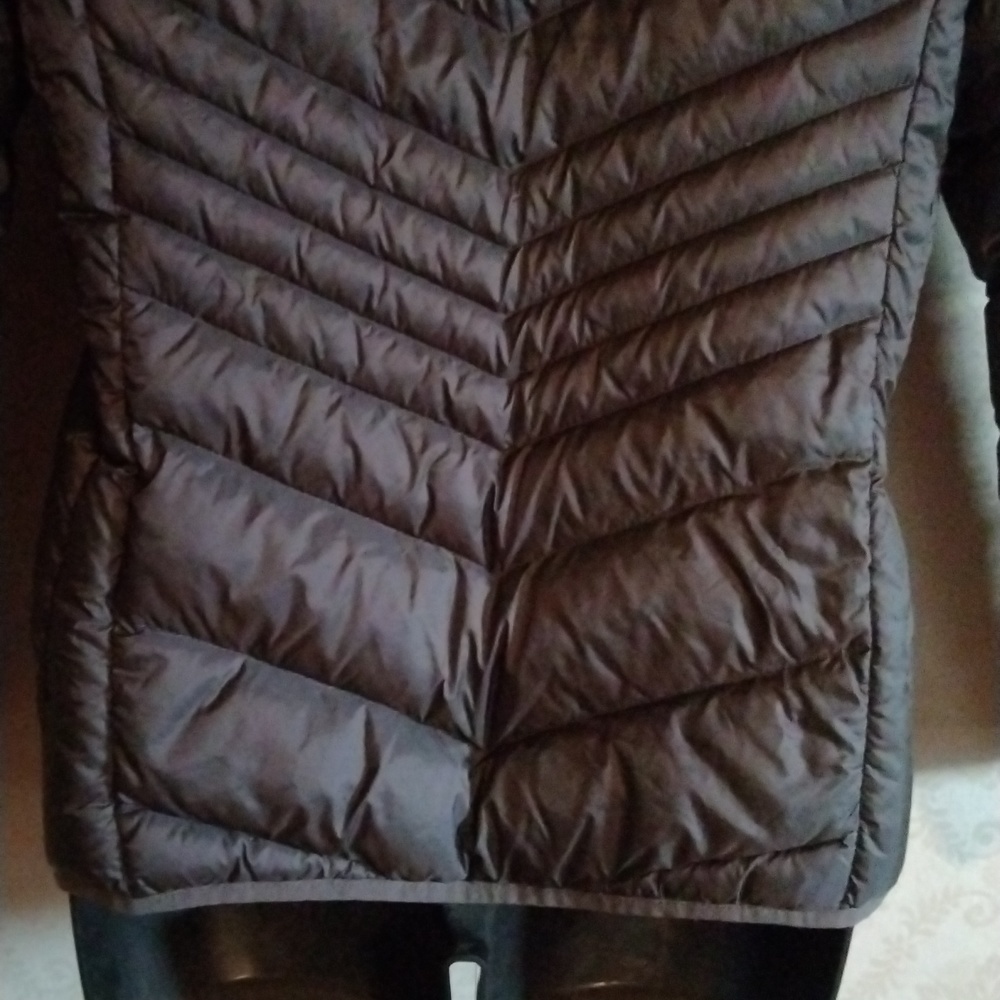Abercrombie & Fitch steel  grey down lightweight puffer jacket.Size small. - Picture 8 of 15